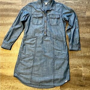 Chic Denim Shirt Dress with Pockets